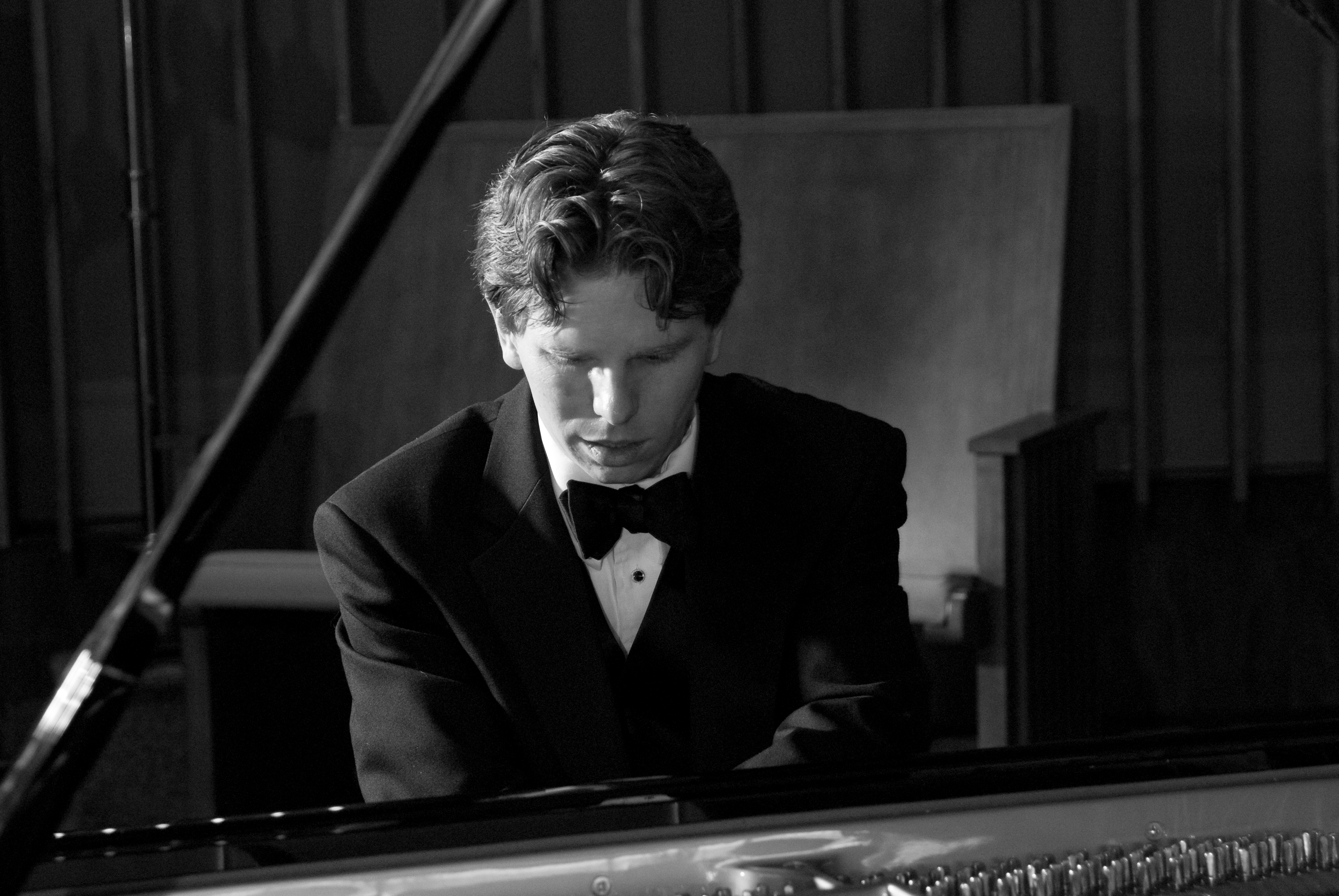 Andrew Stewart, piano: About